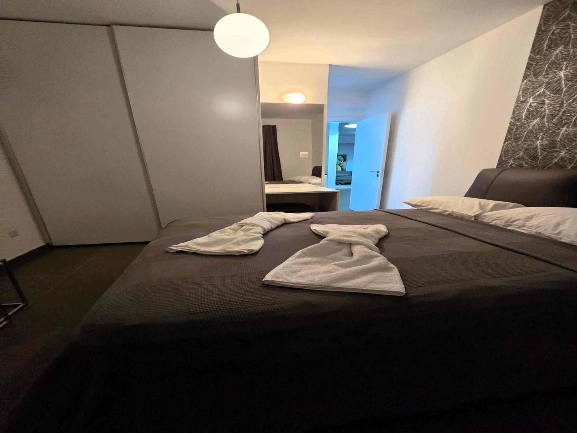 Golden Bay Deluxe Holiday Apartment Protaras Bagian luar foto
