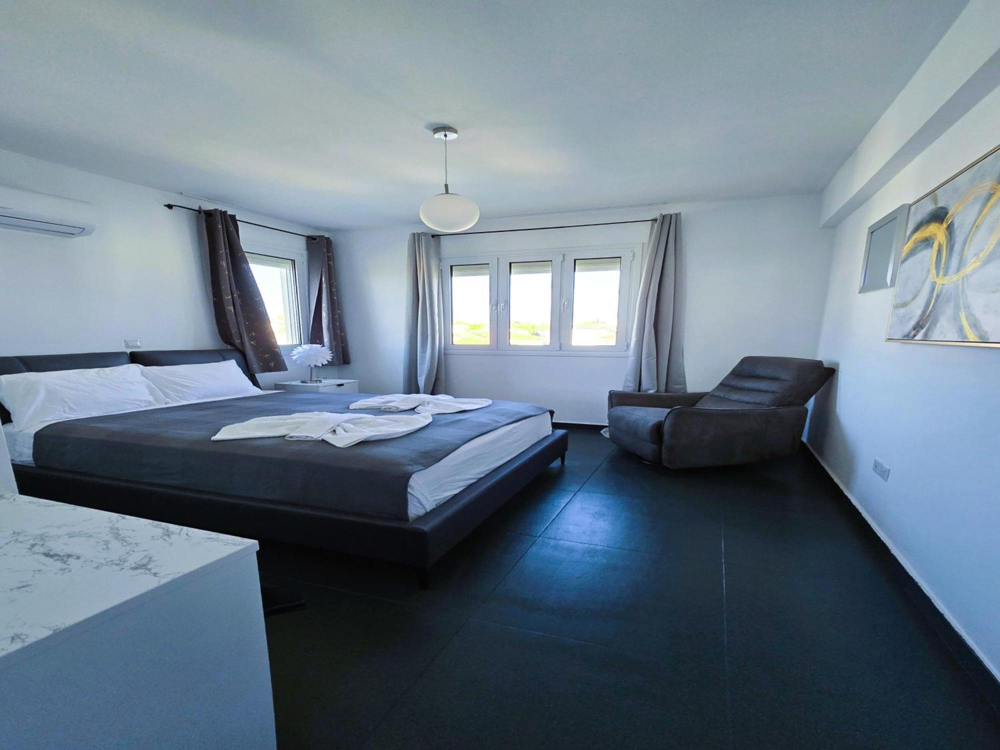 Golden Bay Deluxe Holiday Apartment Protaras Bagian luar foto