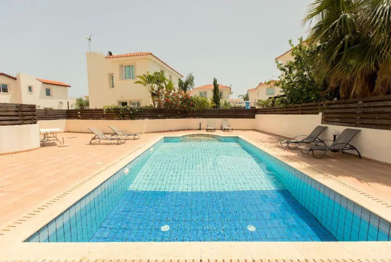 Golden Bay Deluxe Holiday Apartment Protaras Bagian luar foto